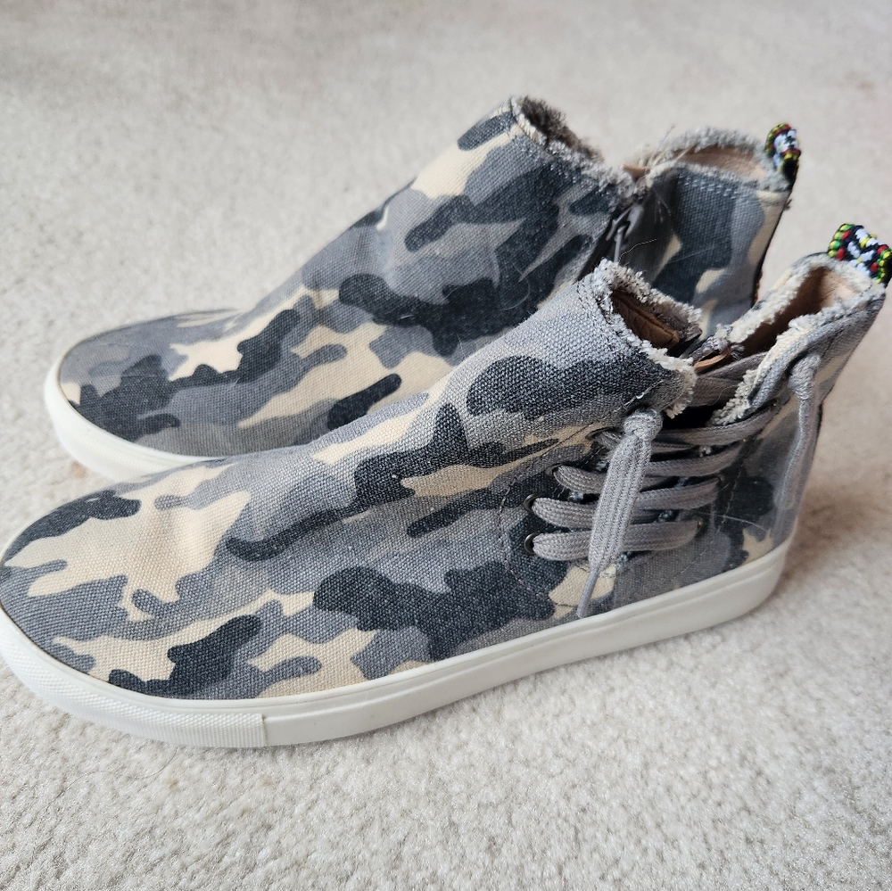 New VERY G by Gypsy Jazz  “Trinn“ Gray Camo High Top Sneakers / Shoes Size 9